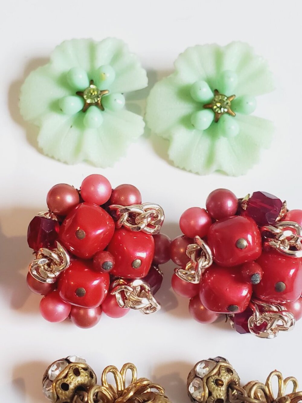 12 Pair of clip on Earrings, items # B 367-378, . wt. 144 grams,. - Picture 12 of 15
